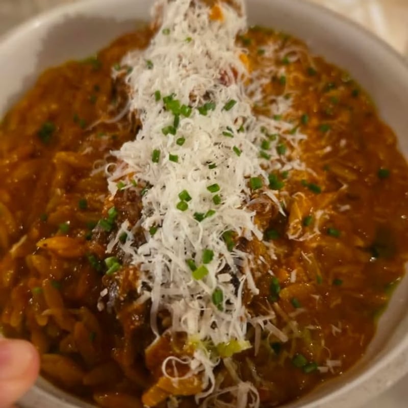 Γιουβέτσι με τριμμένο τυρί — menu με νου, Χώρα Νάξου